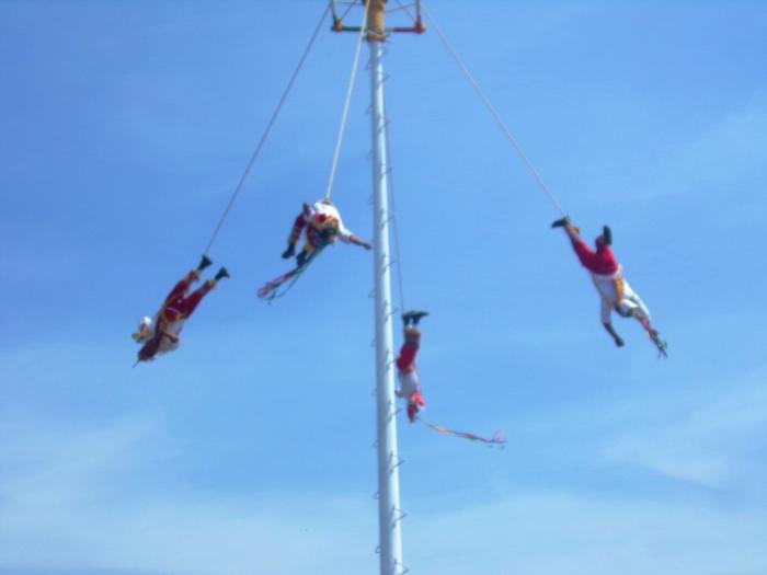 Los “valores” de Papantla: los Dioses que bajaron del cielo